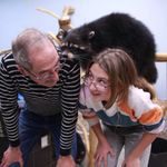 В городе на Неве есть прекрасное место, где живут милые добрые еноты, любящие мыть все, что попадет лапки и желающие новых знакомств. Еноты из «Енотовиля» знамениты своей наглостью и поэтому ждут вас для общения и веселья. 