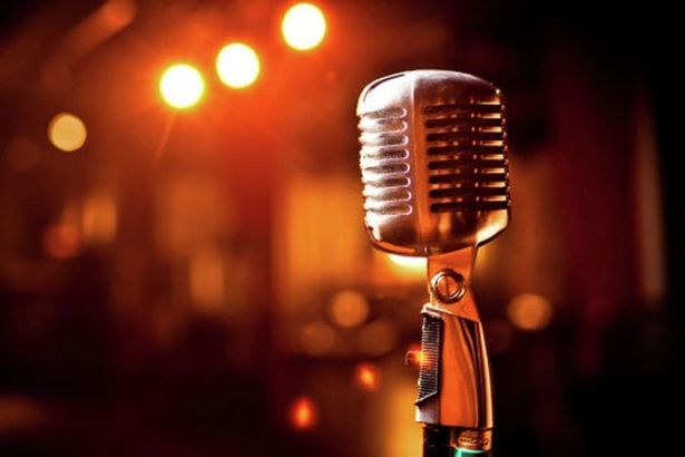 15 u043cu0430u044f u043du0430 u0414u0432u043eu0440u0446u043eu0432u043eu0439 u043fu043bu043eu0449u0430u0434u0438 u0443u0441u0442u0440u043eu044fu0442 u0433u0440u0430u043du0434u0438u043eu0437u043du044bu0439 u0441u0435u0430u043du0441 u043au0430u0440u0430u043eu043au0435