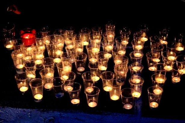 u041fu0435u0442u0435u0440u0431u0443u0440u0436u0446u044b u0437u0430u0436u0433u0443u0442 u0441u0432u0435u0447u0438 u0432u043e u0432u0441u0435u043c u0433u043eu0440u043eu0434u0435 u0432 u043fu0430u043cu044fu0442u044c u043e u0414u043du0435 u043fu0440u043eu0440u044bu0432u0430 u0431u043bu043eu043au0430u0434u044b