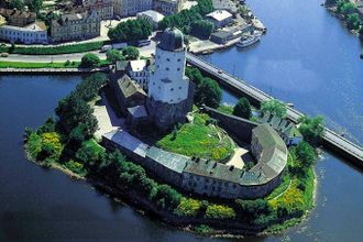 Средневековый уголок недалеко от Петербурга признали лучшим местом для проведения различных туристических событий и удостоили его удостоили национальной премии «Russian Event Awards» в области событийного туризма.