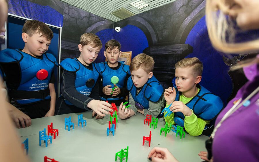 Парки аттракционов, интерактивные музеи, игровые центры, детские театры, кафе с анимацией, батутные парки и контактные зоопарки – куда сходить с ребенком в Петербурге? В подборке 114 мест для семейного отдыха.