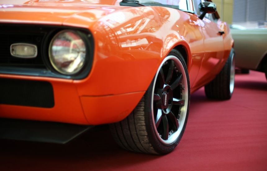 С 14 сентября по 14 октября в ТЦ «Галерея» проходит&nbsp;бесплатная выставка легендарных автомобилей ХХ века. Гости могут увидеть американскую и европейскую классику 60-х годов – более десятка отреставрированных авто на боевом ходу. Желающие могут не только полюбоваться, но и устроить фотосессию в ретроавтомобилях.