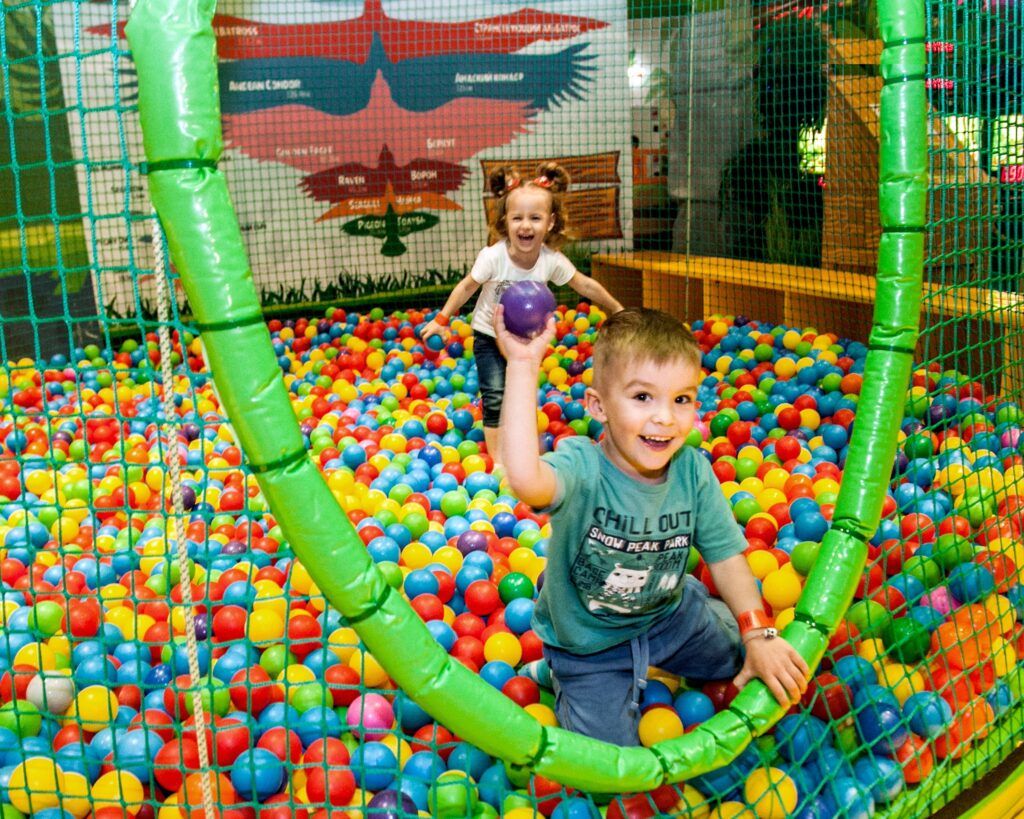 Если кто-то спросит, где в Санкт-Петербурге можно отдохнуть всей семьёй, мы, не задумываясь, скажем: "ТРК «Европолис», друзья, именно там ваша семья станет частью волшебного мира Angry Birds!"