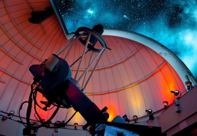 Космос, наука и музыка ждут ждут своих гостей на двухдневном фестивале «Пулковский меридиан 15 и 16 октября. На протяжении двух дней учёные будут рассказывать о звёздах и планетах, а музыканты будут создавать особое настроение. Организаторы рекомендуют взять с собой теплый плед для того, чтобы с уютом и комфортом насладиться всеми прелестями фестиваля.