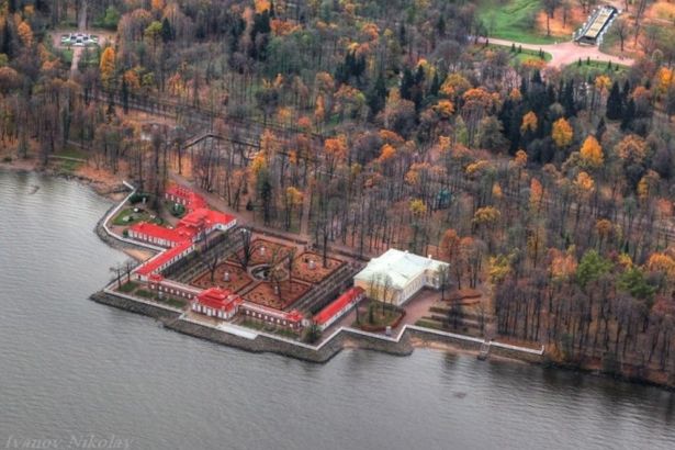 u00abu041cu043eu043du043fu043bu0435u0437u0438u0440u00bb u043fu0440u0438u043du0438u043cu0430u0435u0442 u043fu043eu0441u0435u0442u0438u0442u0435u043bu0435u0439 u041fu0435u0442u0435u0440u0433u043eu0444u0430