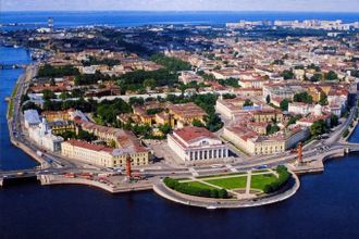 27 июля Стрелка В.О. превратится в концертную площадку под открытым небом, где Фортепианный квинтет и солисты Мариинского и Михайловского театров совершенно бесплатно исполнят знаменитые романсы великих композиторов.