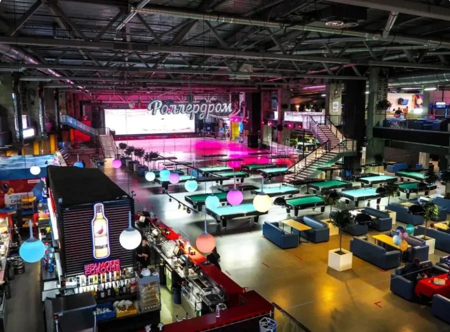 Где в Петербурге найти идеальное место для детского досуга, чтобы ребенок не просто развлекся, но и получил яркие впечатления? PITER.NOW подготовил актуальную подборку интерактивных развлекательных центров Северной столицы с батутами, лабиринтами, игровыми автоматами и даже научными экспериментами. Каждый центр предлагает уникальные активности, где маленькие непоседы смогут выплеснуть энергию, а родители — отдохнуть или присоединиться к веселью.