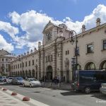 От старейшего Сытного (с 1711 года) до единственного птичьего Полюстровского — адреса, часы и что покупать.