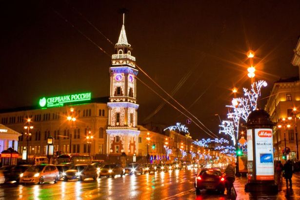 u041fu0435u0442u0435u0440u0431u0443u0440u0433 u0437u0430u0441u0438u044fu0435u0442 u043du043eu0432u043eu0433u043eu0434u043du0438u043cu0438 u043eu0433u043du044fu043cu0438 u0441 14 u0434u0435u043au0430u0431u0440u044f