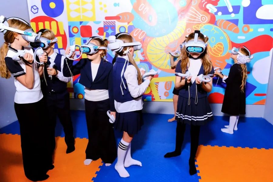 Лучшие клубы виртуальной реальности Санкт-Петербурга для празднования дня рождения. Игры, аренды залов, варианты для детей и взрослых — подборка актуальных мест для яркого события.
