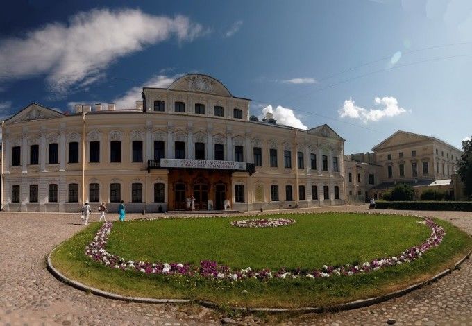 u0428u0435u0440u0435u043cu0435u0442u0435u0432u0441u043au0438u0439 u0434u0432u043eu0440u0435u0446 u0437u0430u043fu0443u0441u043au0430u0435u0442 u043bu0435u043au0446u0438u0438-u043au043eu043du0446u0435u0440u0442u044b u043fu043e 40 u0440u0443u0431u043bu0435u0439