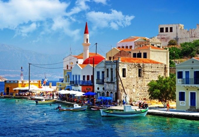 Греция планирует выдавать трехлетние и пятилетние визы всем россиянам, хоть раз побывавшим до этого в Шенгенской зоне, заявил замглавы греческого МИДа Никос Ксидакис. Об этом сообщает газета "Ведомости"