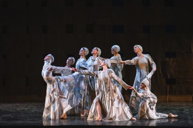 Афиша апреля 2026 в Петербурге: фестиваль балета Dance Open, кинофестиваль White Nights, премьеры в БДТ и Александринке, концерты в Планетарии и Мариинский балет.