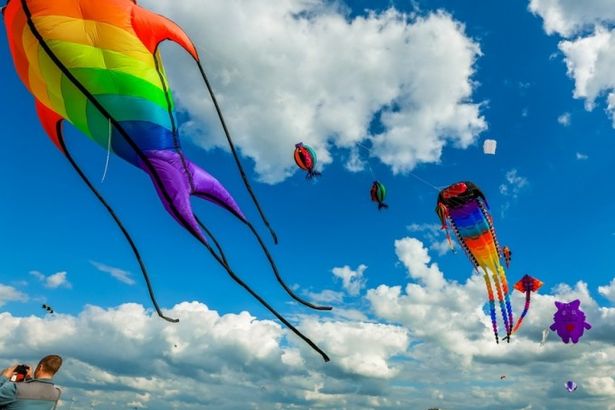 u0412 u0421u0435u0441u0442u0440u043eu0440u0435u0446u043au0435 u0437u0430u043fu0443u0441u0442u044fu0442 u0434u0435u0441u044fu0442u043au0438 u0432u043eu0437u0434u0443u0448u043du044bu0445 u0437u043cu0435u0435u0432