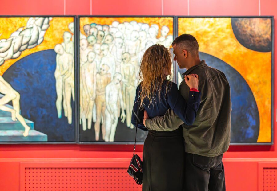 Туристы и местные жители часто ограничиваются самыми популярными петербургскими художественными музеями — Эрмитажем и Русским. Но в городе есть десятки других интересных галерей. Питер Online делится местами, где собраны впечатляющие коллекции и проходят крутые выставки современного искусства.