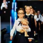 Где девочек и мальчиков учат правилам этикета, дефиле, фотопозированию, актерскому мастерству и прививают хороший вкус? Питер Online отобрал 12 лучших модельных школ, у которых десятки положительных отзывов от родителей и детей.