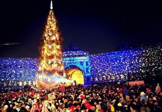 u0412 u041du043eu0432u044bu0439 u0433u043eu0434 u043fu0435u0442u0435u0440u0431u0443u0440u0436u0446u044b u0431u0443u0434u0443u0442 u0432u043eu0434u0438u0442u044c u0445u043eu0440u043eu0432u043eu0434 u043du0430 u0414u0432u043eu0440u0446u043eu0432u043eu0439 u043fu043bu043eu0449u0430u0434u0438