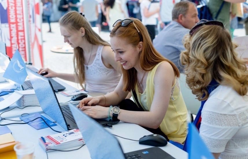 15&nbsp;июня&nbsp;в Петербурге состоится VIII Молодежный карьерный форум, где в формате HR-битв, лекций, деловых и развлекательных игр, мастер-классов подготовят студентов и выпускников к реальной встрече с работодателем. 2500 вакансий, практик и стажировок представят для молодых специалистов и будущих выпускников.