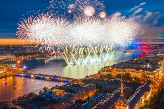 Июнь в Петербурге — это не просто месяц, а целая вселенная возможностей. Белые ночи превращают город в декорацию для счастья: от оперы под звездами до SUP-прогулок по Фонтанке.