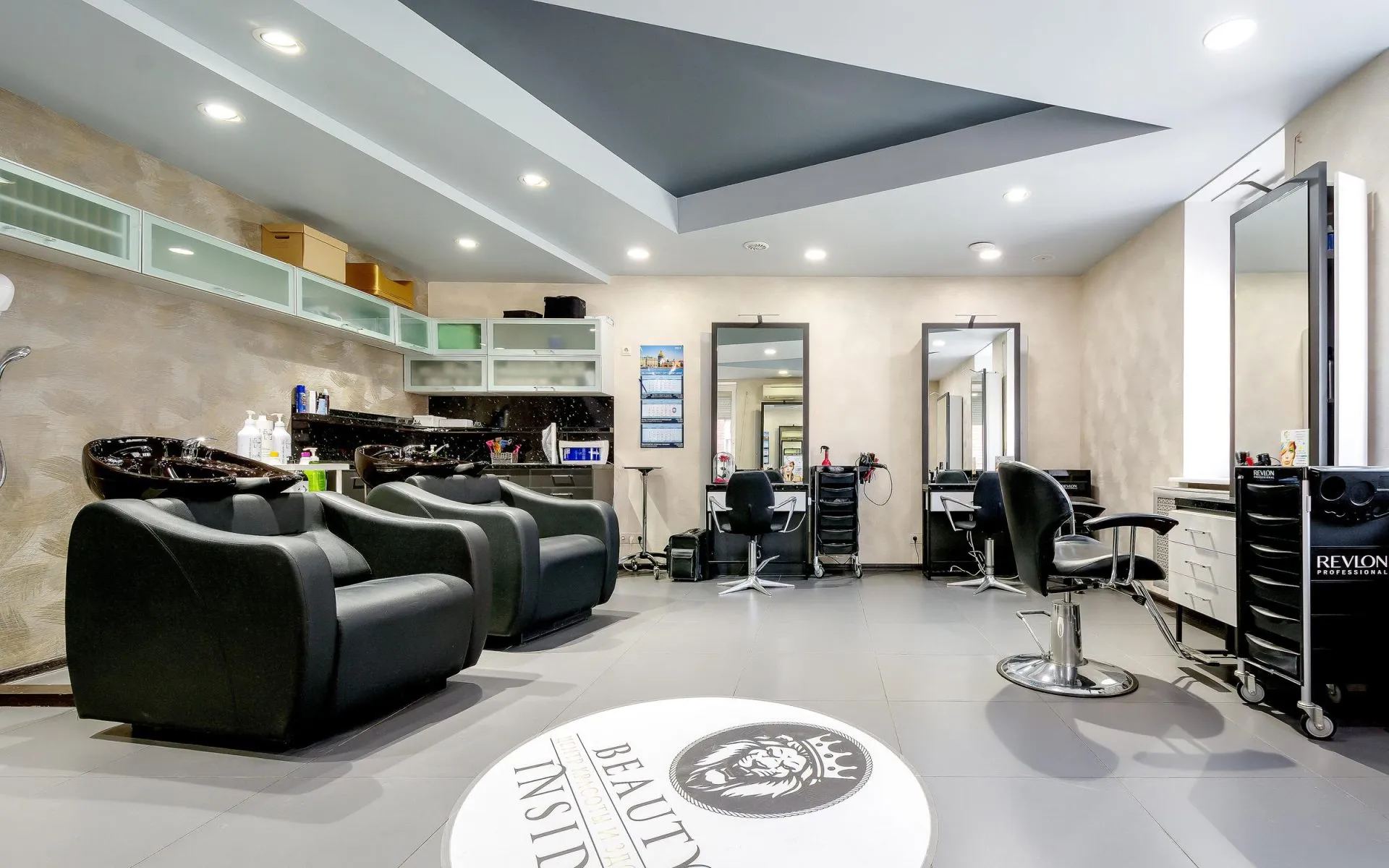 Парикмахерский зал центра Beauty Inside