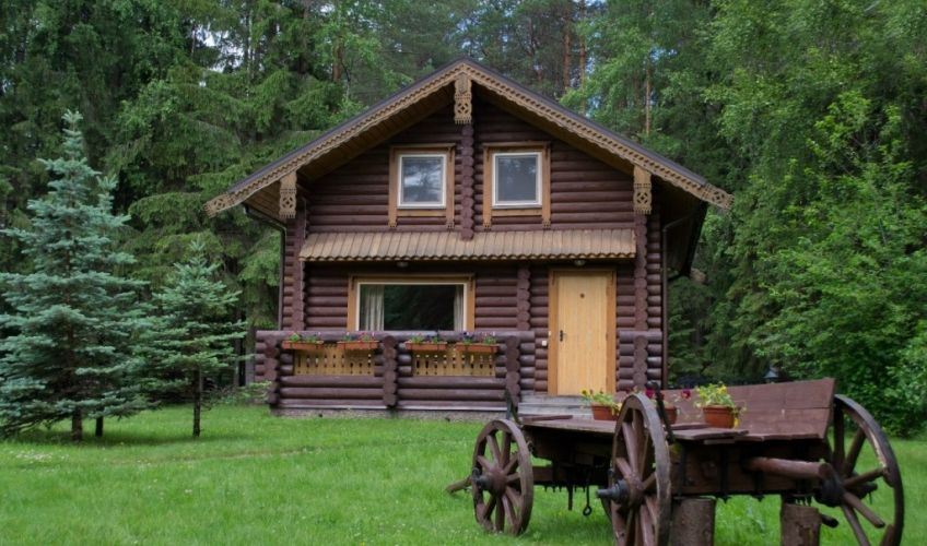 Бревенчатые коттеджи базы отдыха Вережица в Тихвинском районе