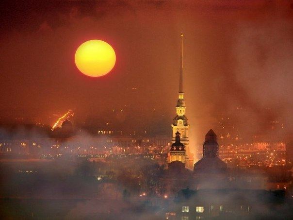 Пройтись по заброшенным усадьбам Петербурга и проникнуться их былым великолепием, побывать в мистических парадных, спуститься в «Тоннель» и почувствовать на себе атмосферу заброшенной больницы в лучших традициях Silent Hill — Питер Online подсказывает экскурсии, где концентрация мистики зашкаливает.