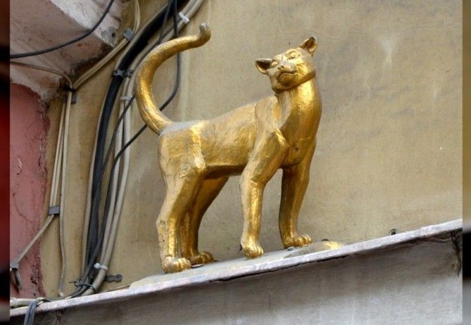 Город на Неве полон загадочными и мистическими местами. Многие памятники и здания окутаны легендами, передающимися из уст в уста вот уже много лет. Питер Online выбрал пять петербургских мест, которые можно посетить, чтобы загадать сокровенные желания: