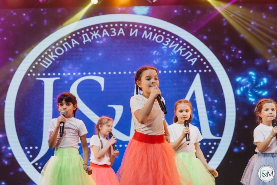 Уроки вокала для детей в «Школе джаза и мюзикла» в Санкт-Петербурге