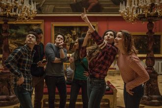 Чем себя развлечь, когда все достопримечательности Санкт-Петербурга осмотрены? Сходите на интерактивные выставки, где разрешено трогать экспонаты, нажимать на кнопки, и где взрослому будет нескучно провести время. В подборке вы найдете даже пикантные музеи с тематикой 18+.