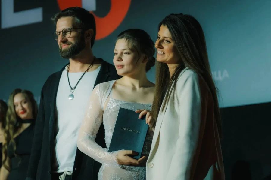 «Part Academy» с 2009 года выпустила 10 000 студентов, часть из которых работает в МХТ и БДТ — и ещё 18 студий для тех, кто хочет на сцену.