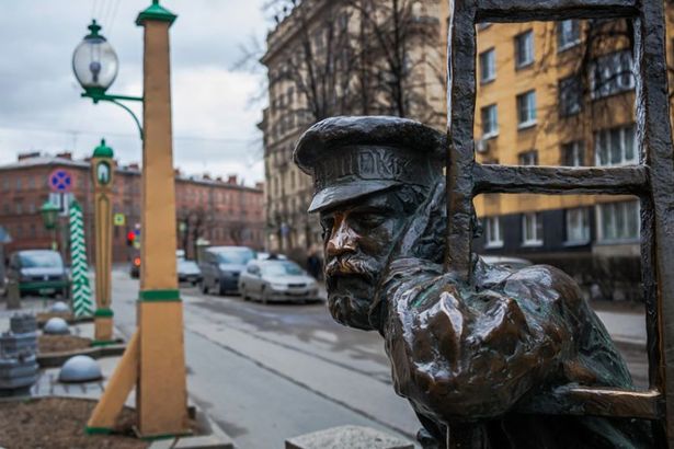 Яркие граффити, автомобиль Элвиса Пресли, гигантский макет Петербурга, столетний парфюм, специи и кофе со всего света, оригинальные вещицы для любовных утех — и это далеко не все интересности из этих необычных музеев. Большой список всех занимательных музеев и выставок Петербурга, которые понравятся как гостям, так и жителям города.