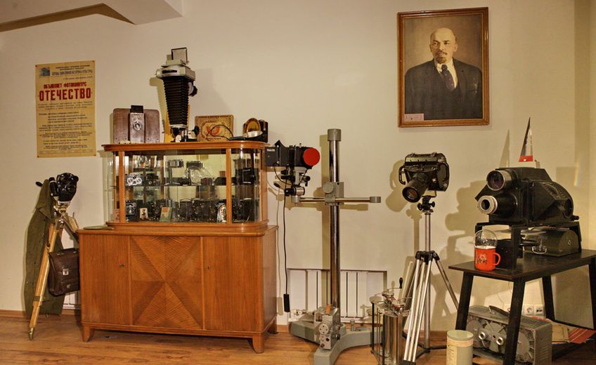 В День рождения Федора Достоевского, 9 февраля, музей имени писателя станет бесплатным для всех. В этот день можно прийти на кинопоказ "Скверного анекдота", снятого по произведению автора, осмотреть музейную экспозицию и послушать лекцию о жизни и творчестве публициста. Для участия необходима регистрация.