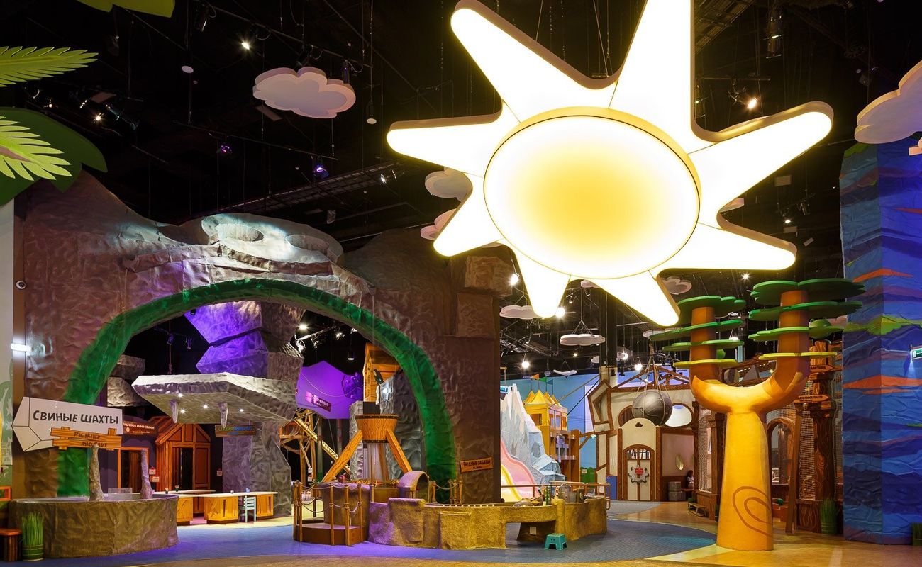 Если кто-то спросит, где в Санкт-Петербурге можно отдохнуть всей семьёй, мы, не задумываясь, скажем: "ТРК «Европолис», друзья, именно там ваша семья станет частью волшебного мира Angry Birds!"