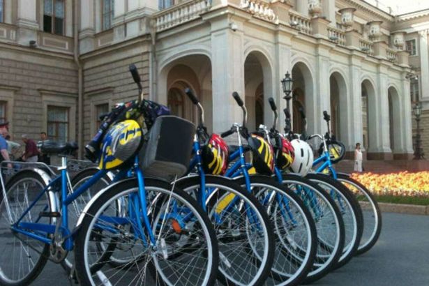 Велосипед — это не только средство передвижения, но еще возможность с комфортом активно отдохнуть и полюбоваться городом. Иметь свой велосипед при этом совсем не обязательно, его без проблем можно арендовать. В различных районах&nbsp;Санкт-Петербурга есть пункты проката, где можно выбрать велосипед на любой вкус, от ретромоделей до горных байков. Мы подобрали лучшие сервисы по прокату велосипедов.