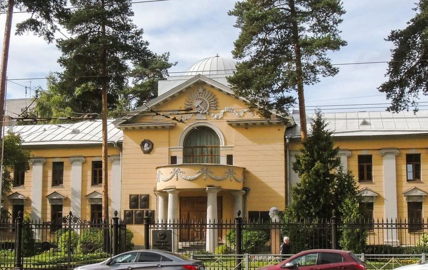 Здание знаменитого Физико-технического института им. А. Ф. Иоффе, где работали ученые с мировыми именами