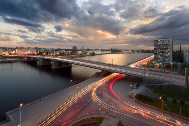 Планируется, что в скором времени набережную облагородят растительностью, пешеходным бульваром с прилегающими общественными зонами рекреации.