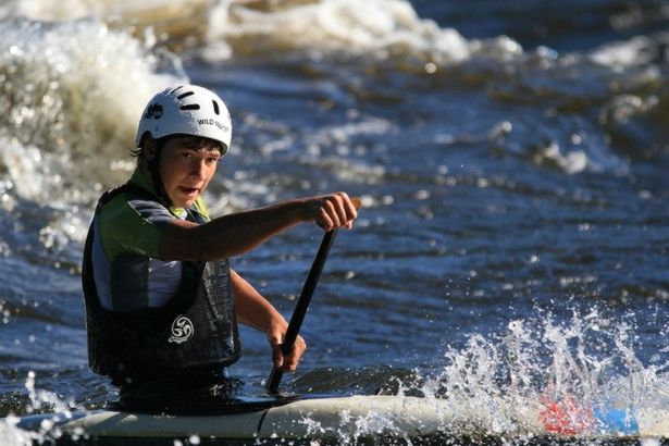 Знаменитый фестиваль будет проходить с 24 по 26 июня. В этом году петербургских любителей активного отдыха на берегу Вуоксы ожидают соревнования на каяках, катамаранах, рафтах, а также кануполо (нетрадиционная разновидность привычного поло, но вместо коней игроки управляют каяками, а мячом перебрасываются с помощью рук и весел).