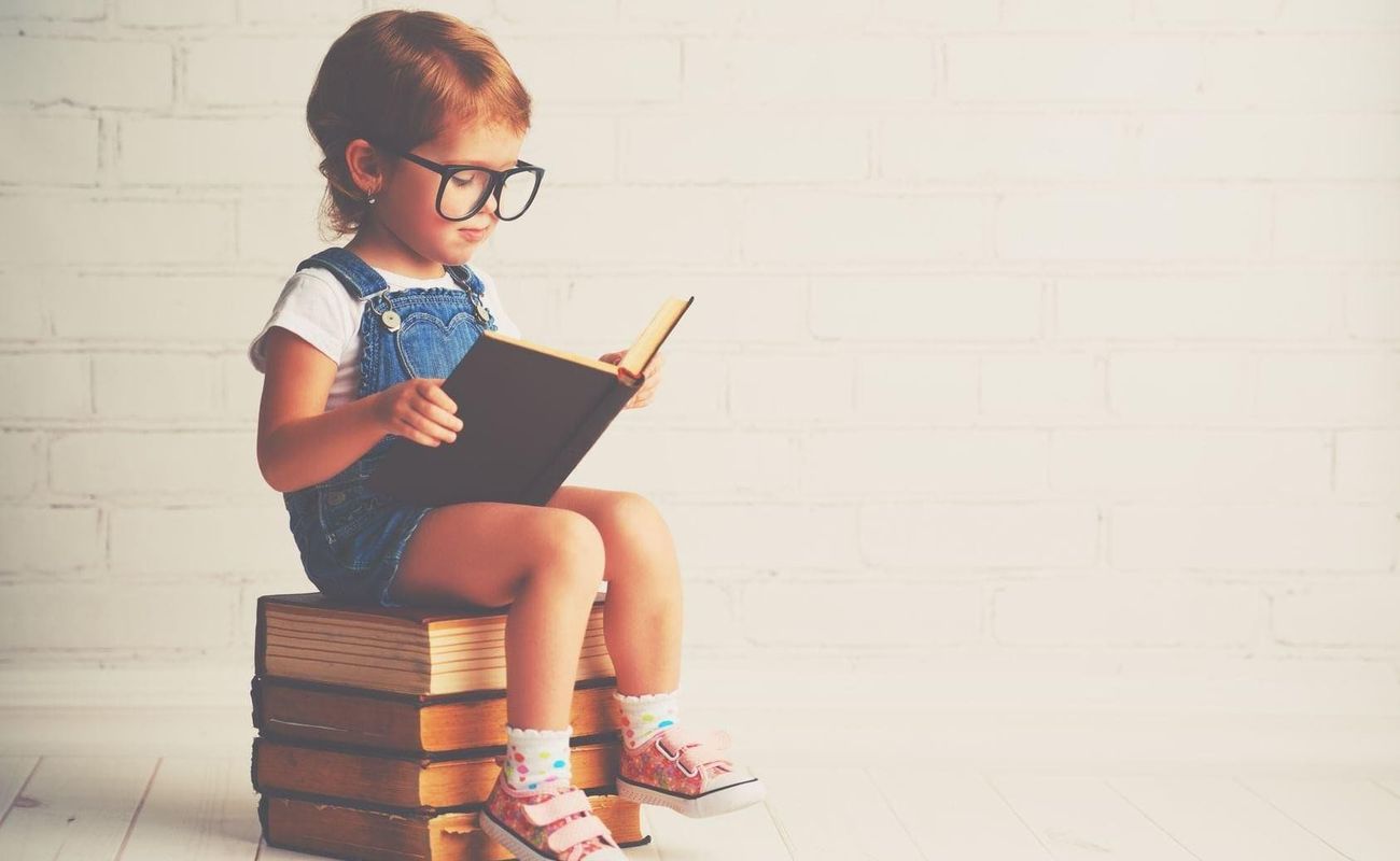 Книги — лучший способ открыть детям двери в мир фантазии и вдохновения. Эти истории не только увлекут маленьких читателей, но и помогут развить их творческое мышление, учить видеть необычное в привычном и придумывать собственные захватывающие миры.