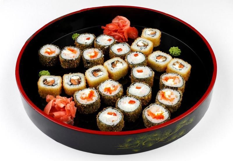 Роллы и вок от доставки Yami-Yami в Санкт-Петербурге