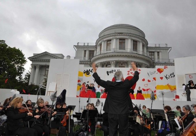 u041du0430 u0415u043bu0430u0433u0438u043du043eu043c u043eu0441u0442u0440u043eu0432u0435 u0431u0435u0441u043fu043bu0430u0442u043du043e u043fu043eu043au0430u0436u0443u0442 u043eu043fu0435u0440u0443 u041fu0440u043eu043au043eu0444u044cu0435u0432u0430