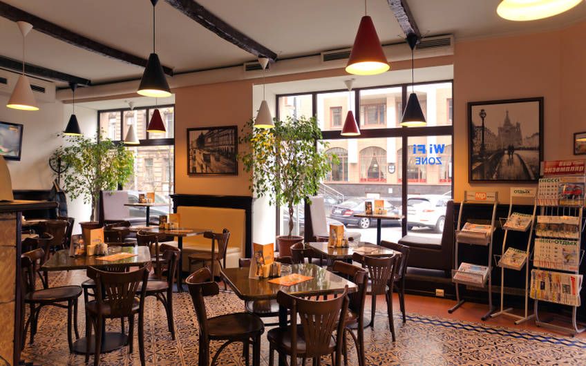 Фирменные чебуреки и другие блюда в чебуречной Брынза