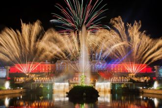 u0412u0435u0441u0435u043du043du0438u0439 u0431u0430u043b u0444u043eu043du0442u0430u043du043eu0432 u0432 u041fu0435u0442u0435u0440u0433u043eu0444u0435