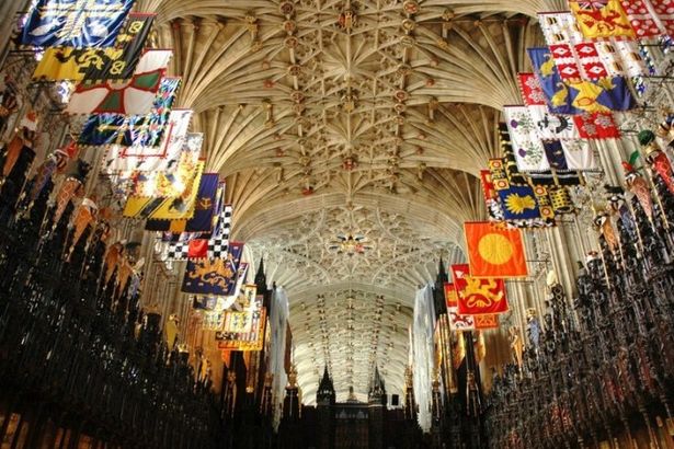 12 октября петербуржцы и гости города смогут на один день окунуться в атмосферу сказок: побывать в зале фантазий с фестивальными лентами и рыцарскими знаменами, посмотреть на настоящих эльфов, орков и прочих магических персонажей, послушать музыку из любимых ролевых видеоигр в живом исполнении, да и просто окунуться в сказочный мир легендарных фантастических саг.