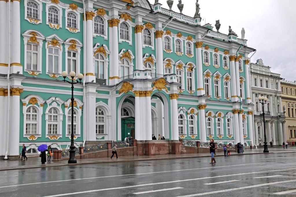 Эрмитаж сделал еще один день бесплатного посещения. Теперь попасть бесплатно в музей можно еще ежегодно в день его основания — 7 декабря. В 2016 году в эту дату Эрмитаж будет работать до 21:00. &nbsp; Напоминаем, что также бесплатно посмотреть экспозиции музея можно в в первый четверг каждого месяца.