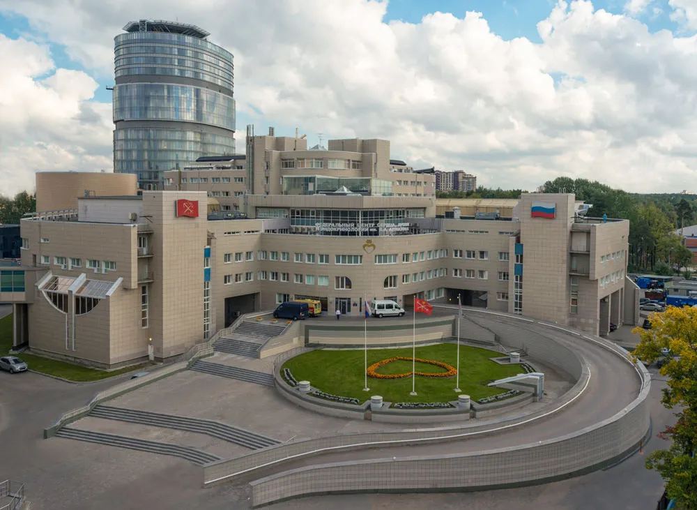Главный клинический корпус НМИЦ имени В. А. Алмазова в Санкт-Петербурге
