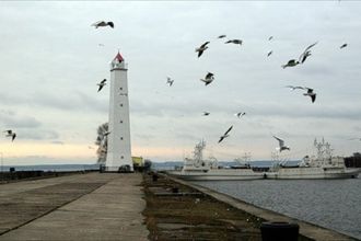 Суровые морские стражи пробивают свинцовый петербургский туман, указывая морякам дорогу, как путеводная звезда. Они окутаны интересными историями и даже боевой славой. Питер Online рассказывает, какие маяки стоит посетить в окрестностях Петербурга: