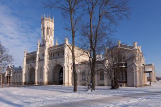 В конце декабря в Северной столице откроют новый, открытый, бесплатный каток площадью 600 м2. Расположится он в саду Бенуа рядом с административным корпусом культурного пространства. 