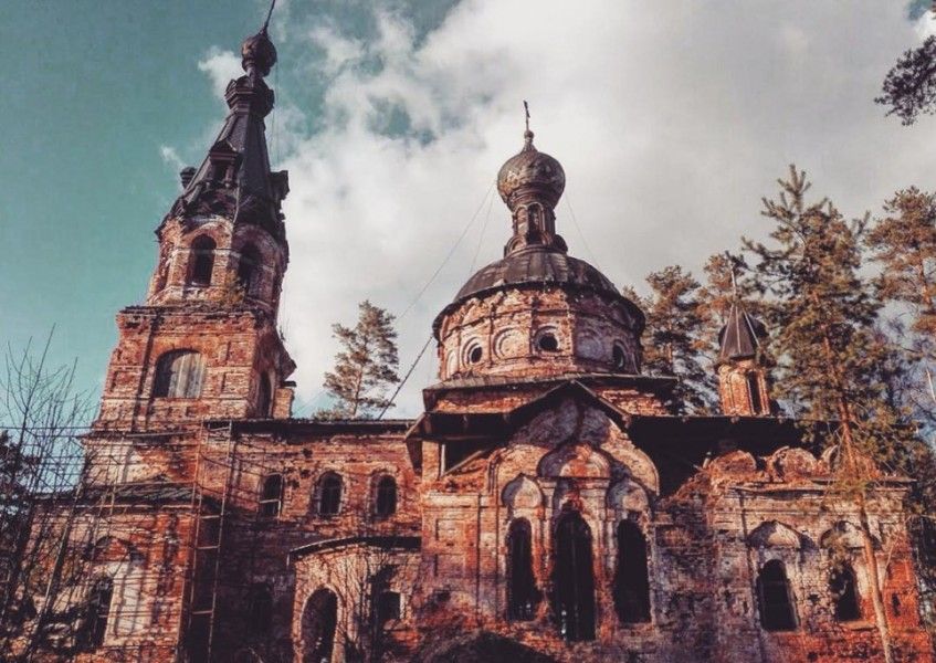 Девонский обрыв и церковь