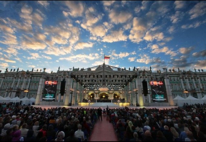 u0424u0435u0441u0442u0438u0432u0430u043bu044c u00abu041fu0435u0442u0435u0440u0431u0443u0440u0433u0441u043au0438u0435 u043au0430u043du0438u043au0443u043bu044bu00bb u043fu0440u043eu0434u043bu0438u0442u0441u044f u0432 u0438u044eu043du0435 u0447u0435u0442u044bu0440u0435 u0434u043du044f