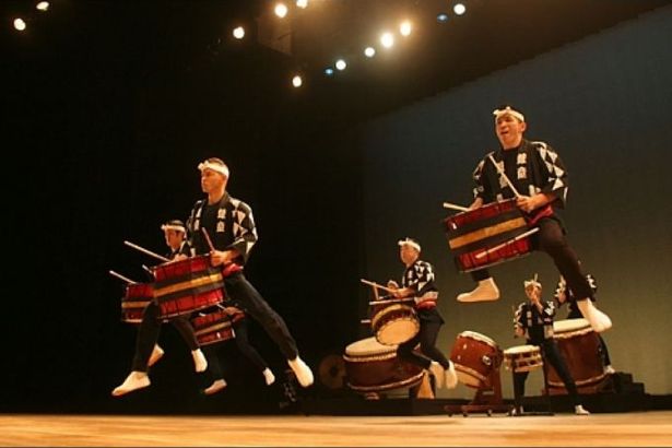 В рамках нового мирового турне 2016 года 29 марта в Санкт-Петербурге состоится единственный концерт самого знаменитого ансамбля японских барабанщиков.&nbsp;